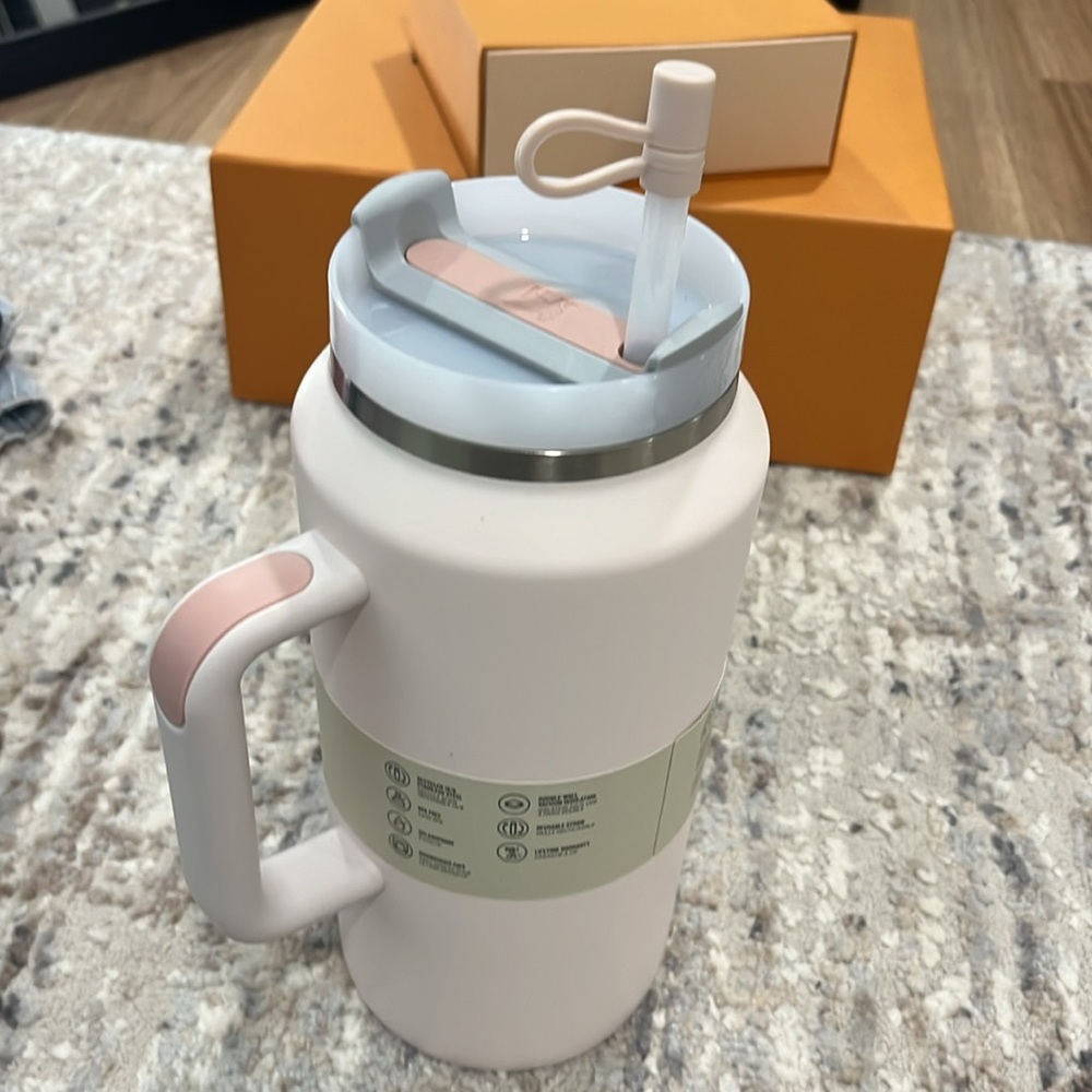 Stanley Quencher H2.0 Tumbler - Picture 2 of 8